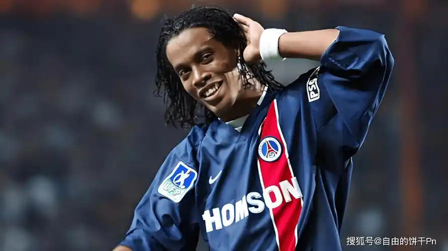 其中扮演着 其中扮演着